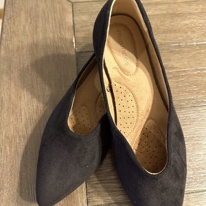 Women’s suede flats